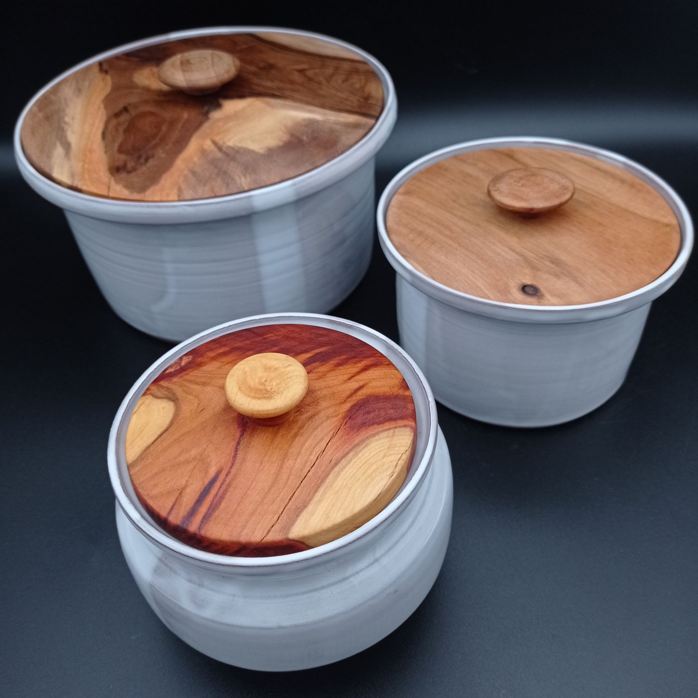 Wood you like it – bowls with wooden lids