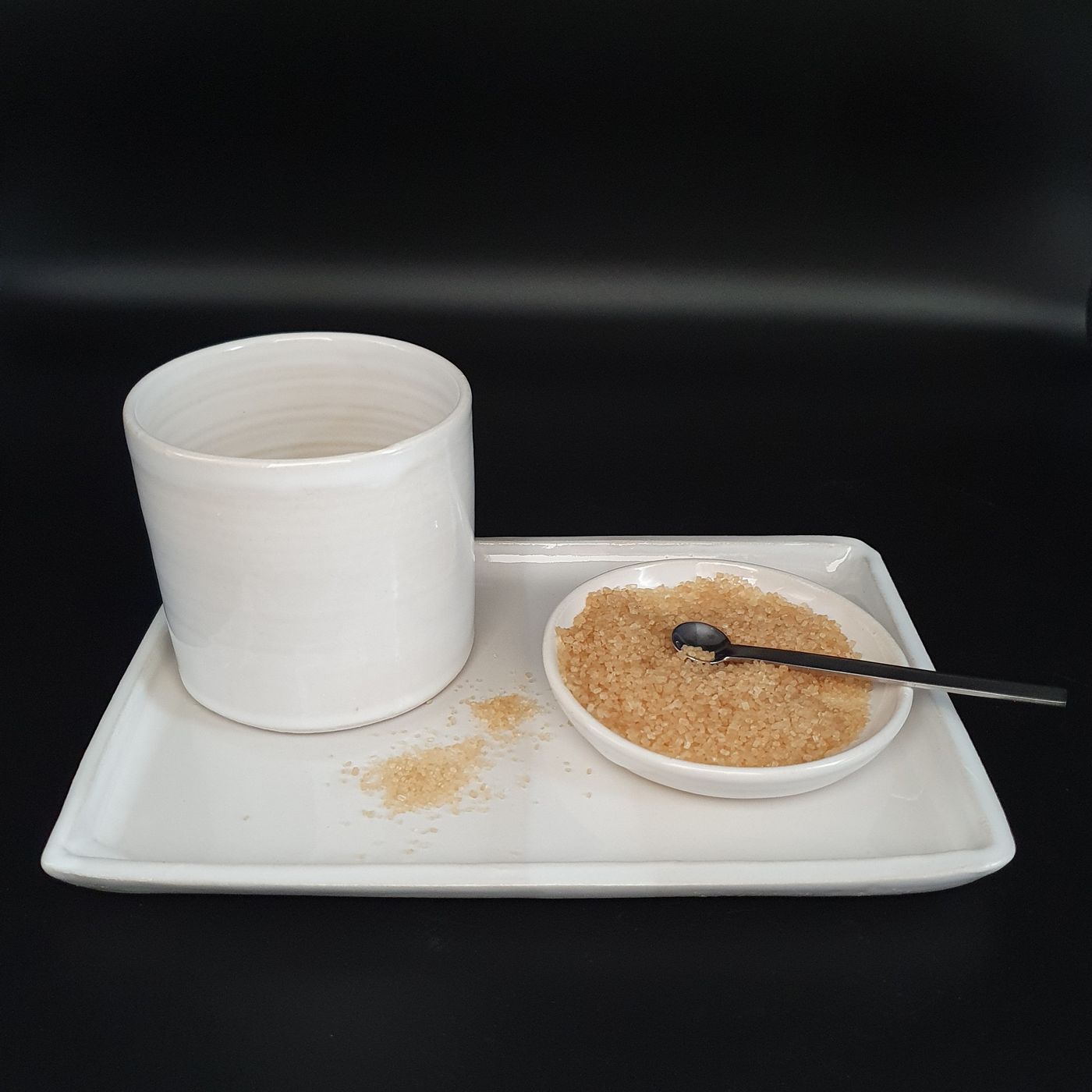Ivory – Becher auf dem Tablett